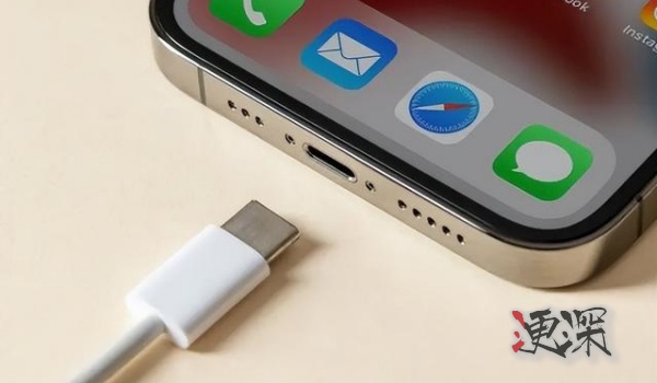 iPhone充電_副本.jpg iPhone充電_副本.jpg